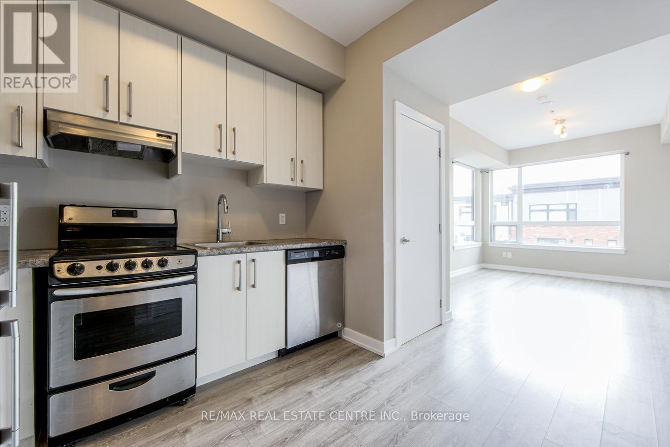 313 - 10 Esplanade Lane, Grimsby (Grimsby Beach), Ontario  L3M 0H1 - Photo 10 - X12381961