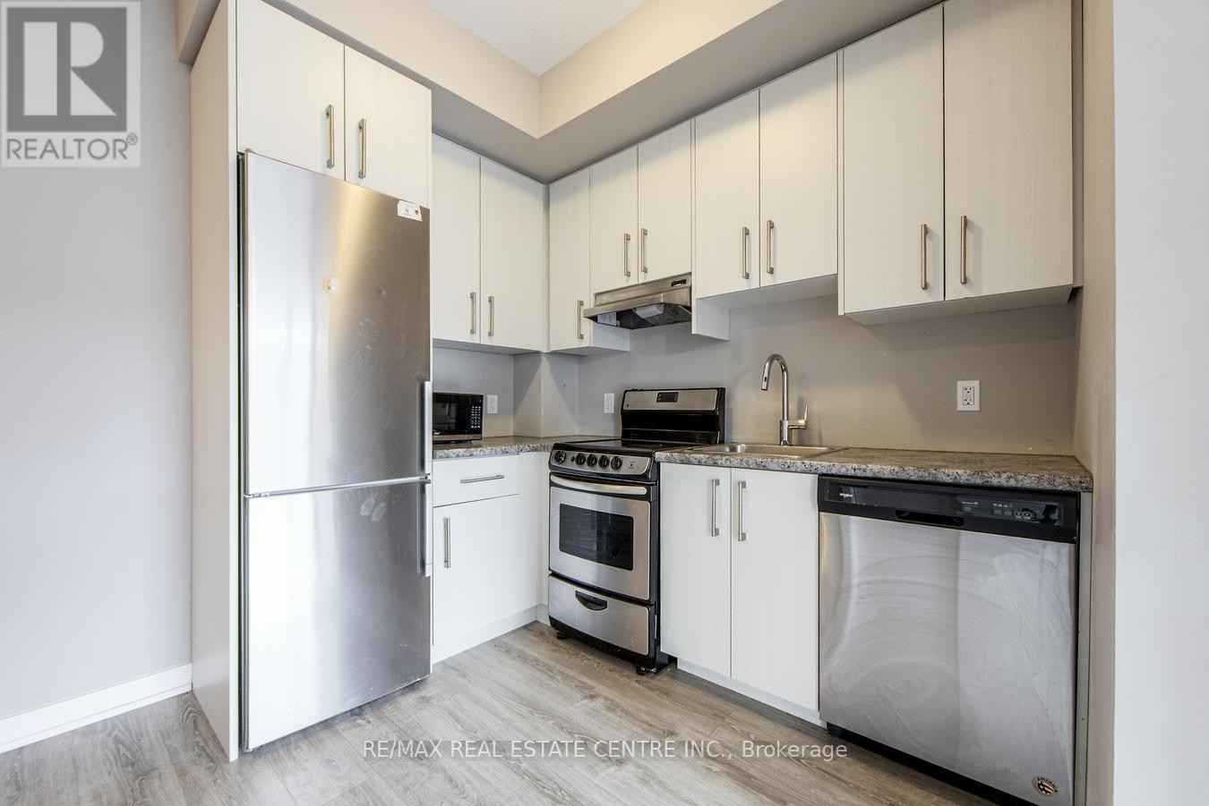 313 - 10 Esplanade Lane, Grimsby (Grimsby Beach), Ontario  L3M 0H1 - Photo 12 - X12381961