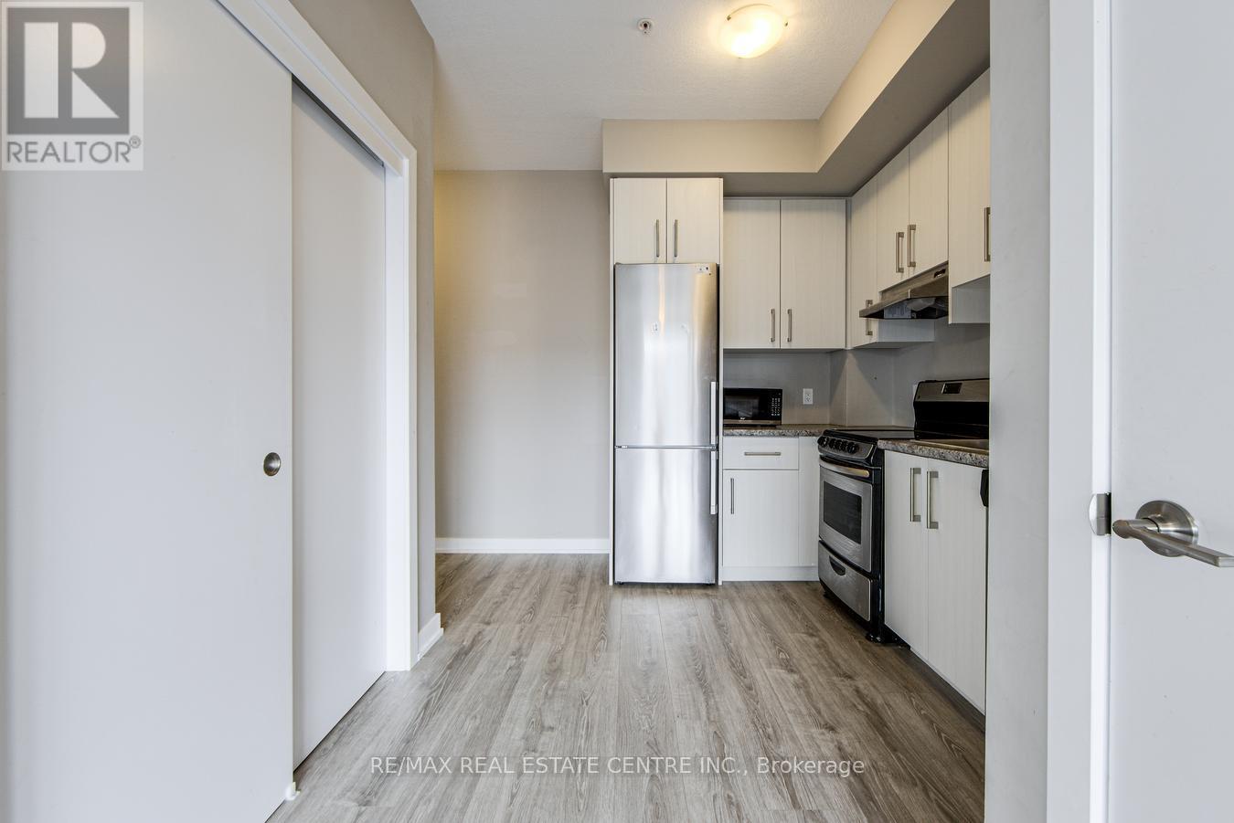 313 - 10 Esplanade Lane, Grimsby (Grimsby Beach), Ontario  L3M 0H1 - Photo 13 - X12381961