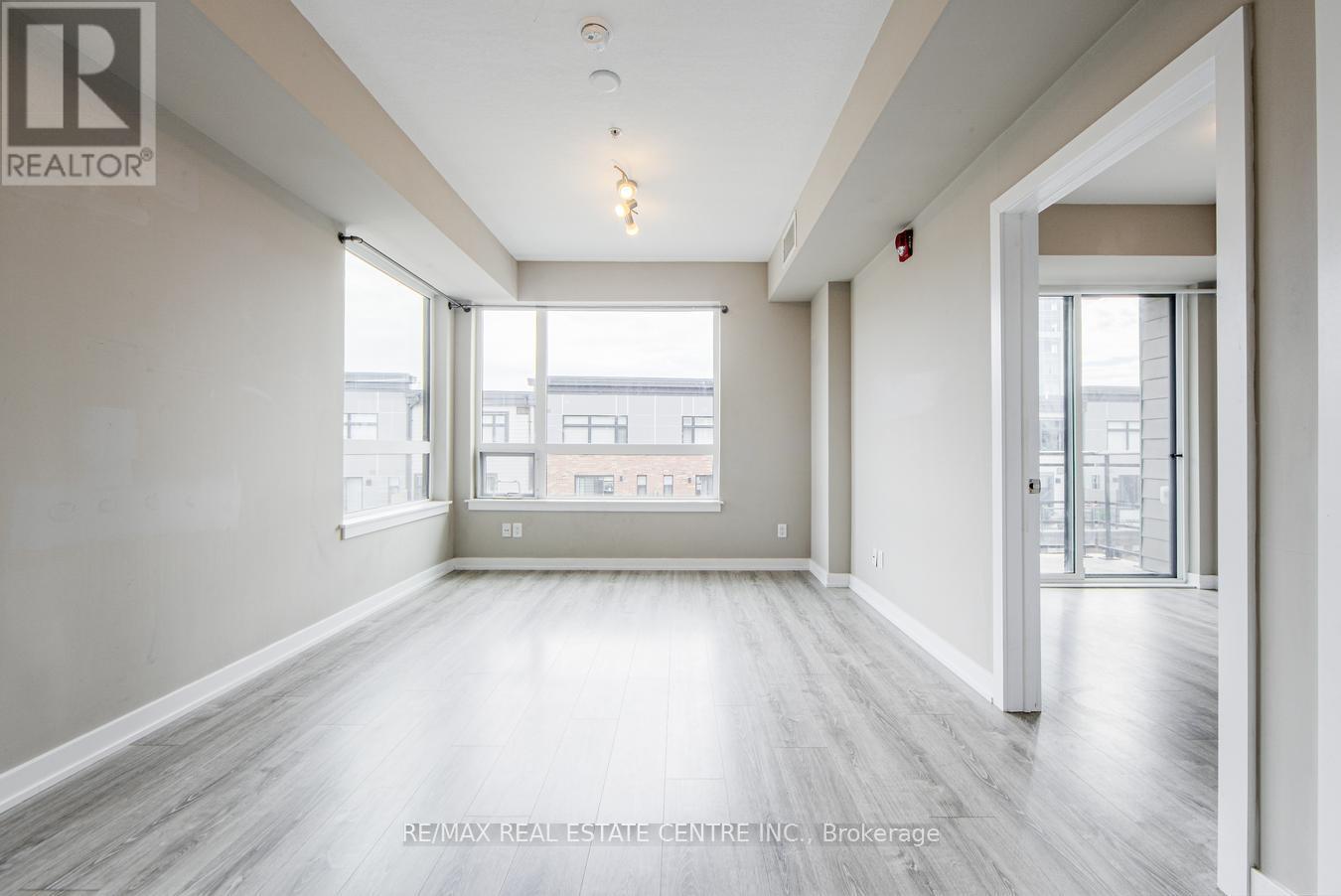 313 - 10 Esplanade Lane, Grimsby (Grimsby Beach), Ontario  L3M 0H1 - Photo 14 - X12381961