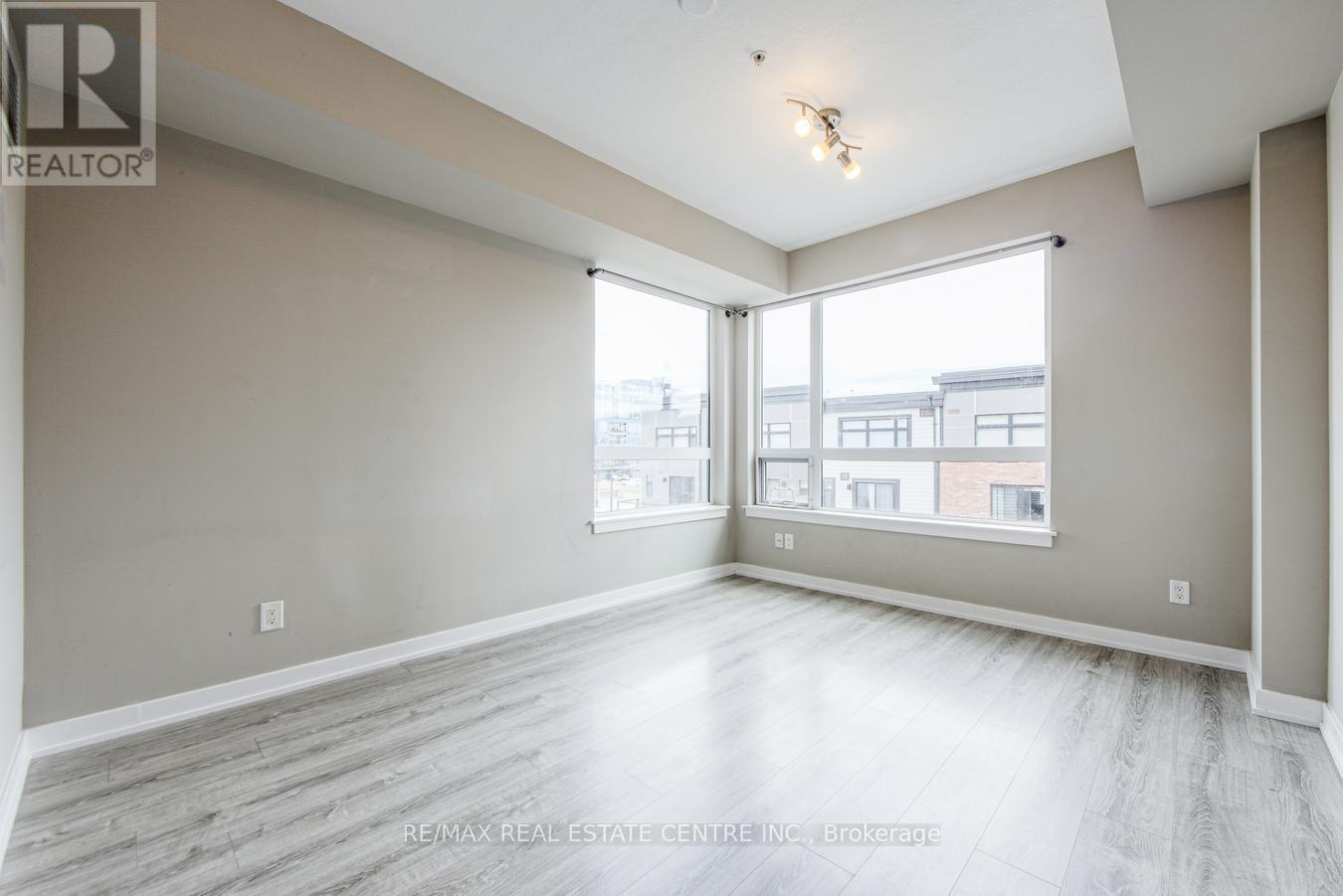 313 - 10 Esplanade Lane, Grimsby (Grimsby Beach), Ontario  L3M 0H1 - Photo 15 - X12381961