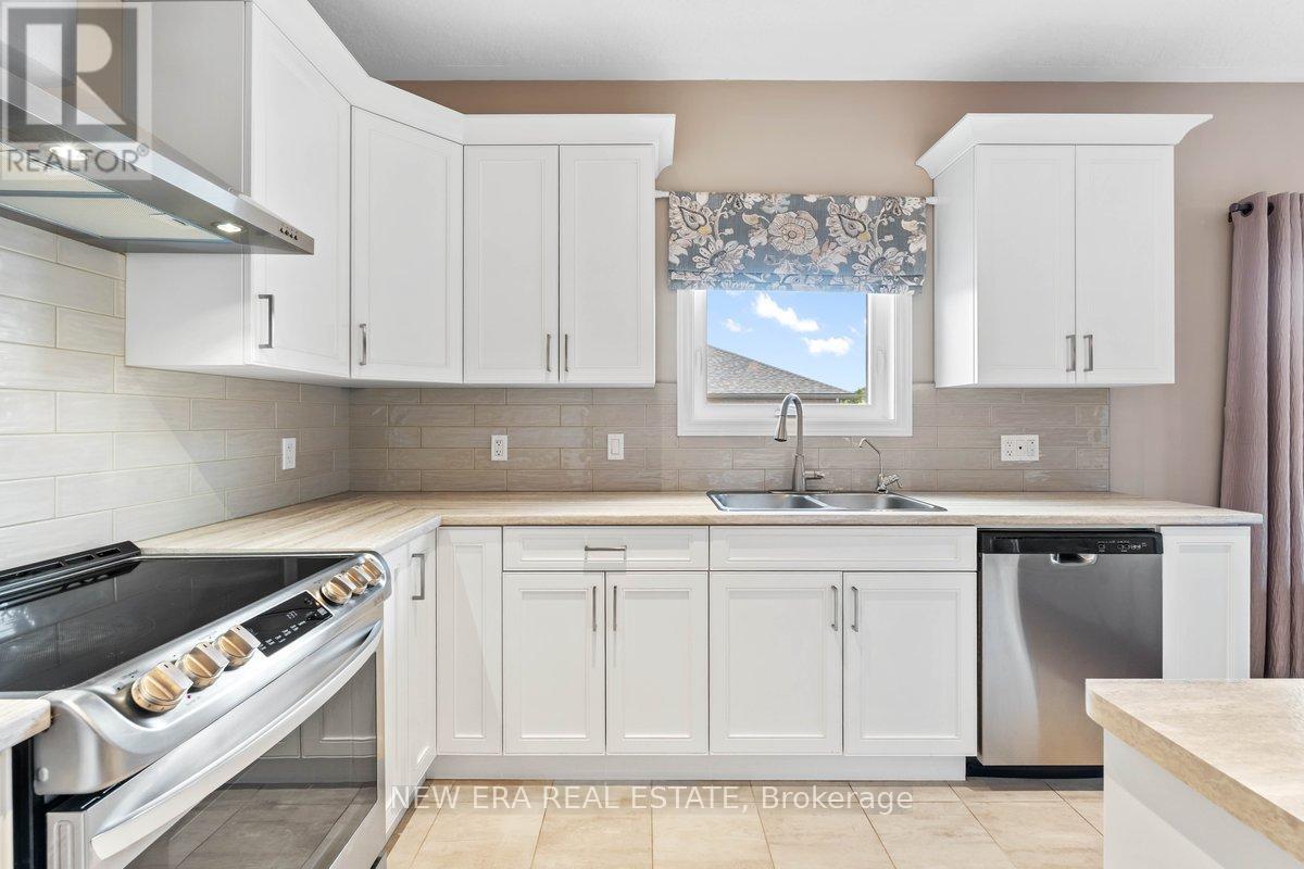 17 Dorchester Drive, Prince Edward County, Ontario  K0K 3L0 - Photo 9 - X12382040