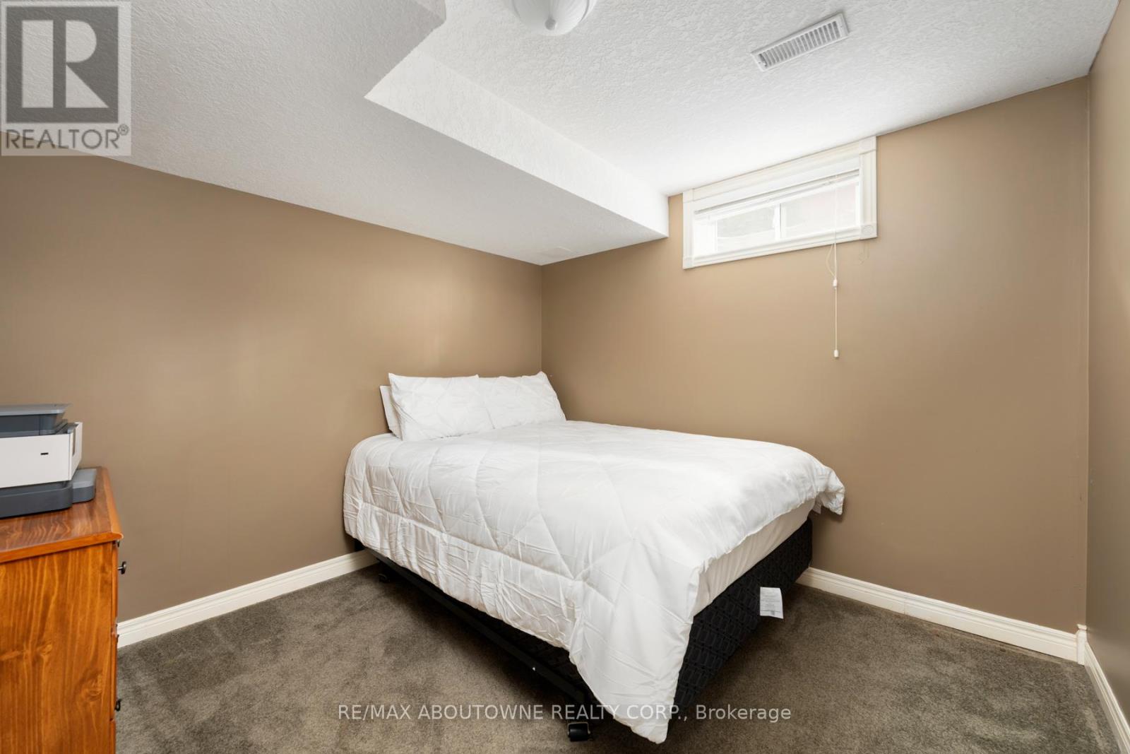 42 Pearwood Court, Kitchener, Ontario  N2P 2L1 - Photo 36 - X12382059