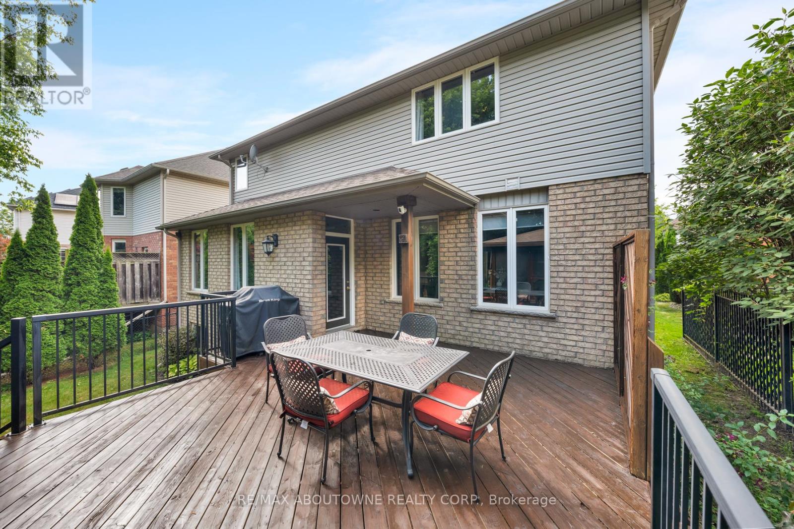 42 Pearwood Court, Kitchener, Ontario  N2P 2L1 - Photo 41 - X12382059