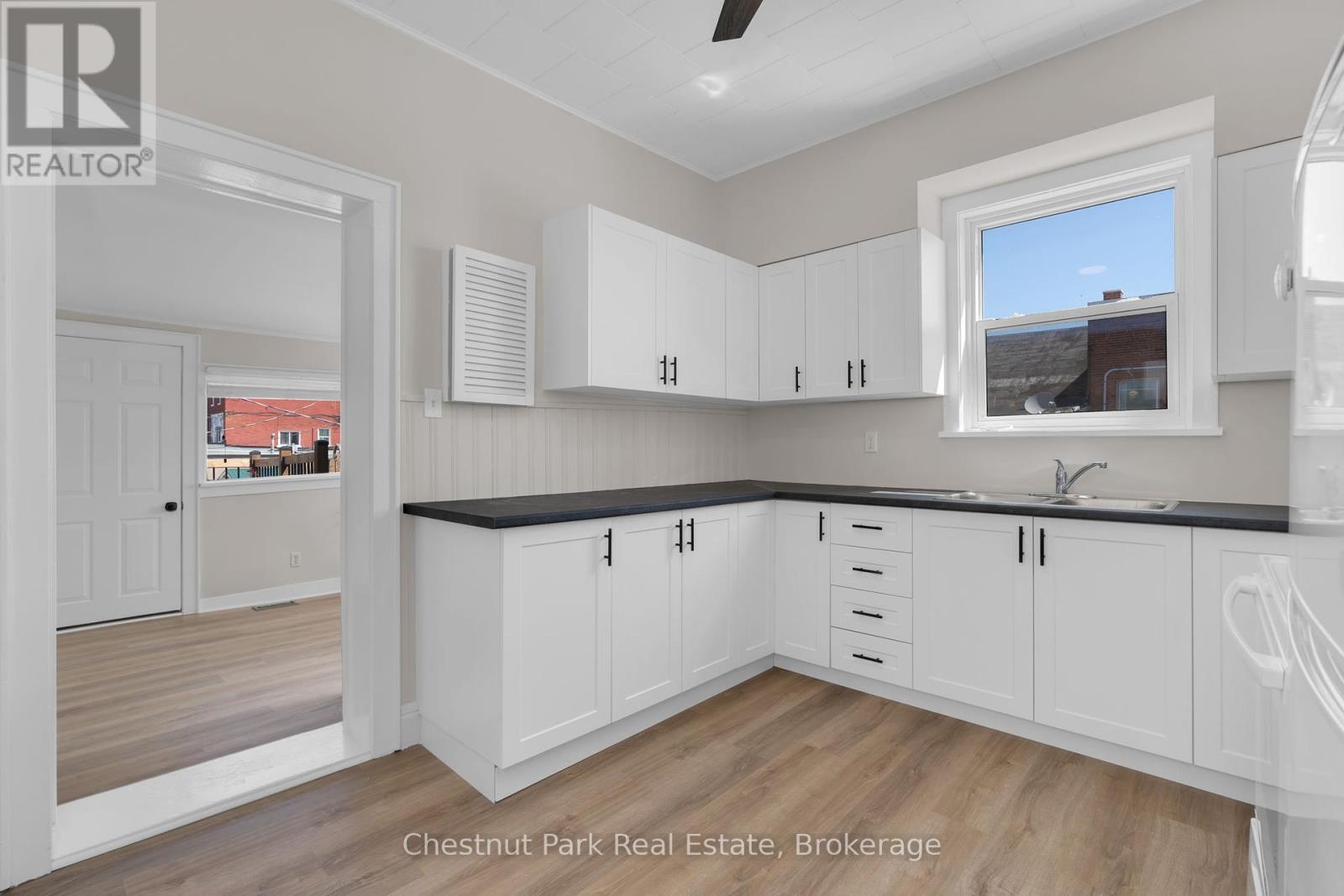 16 Trowbridge Street W, Meaford, Ontario  N4L 1N2 - Photo 14 - X12382170