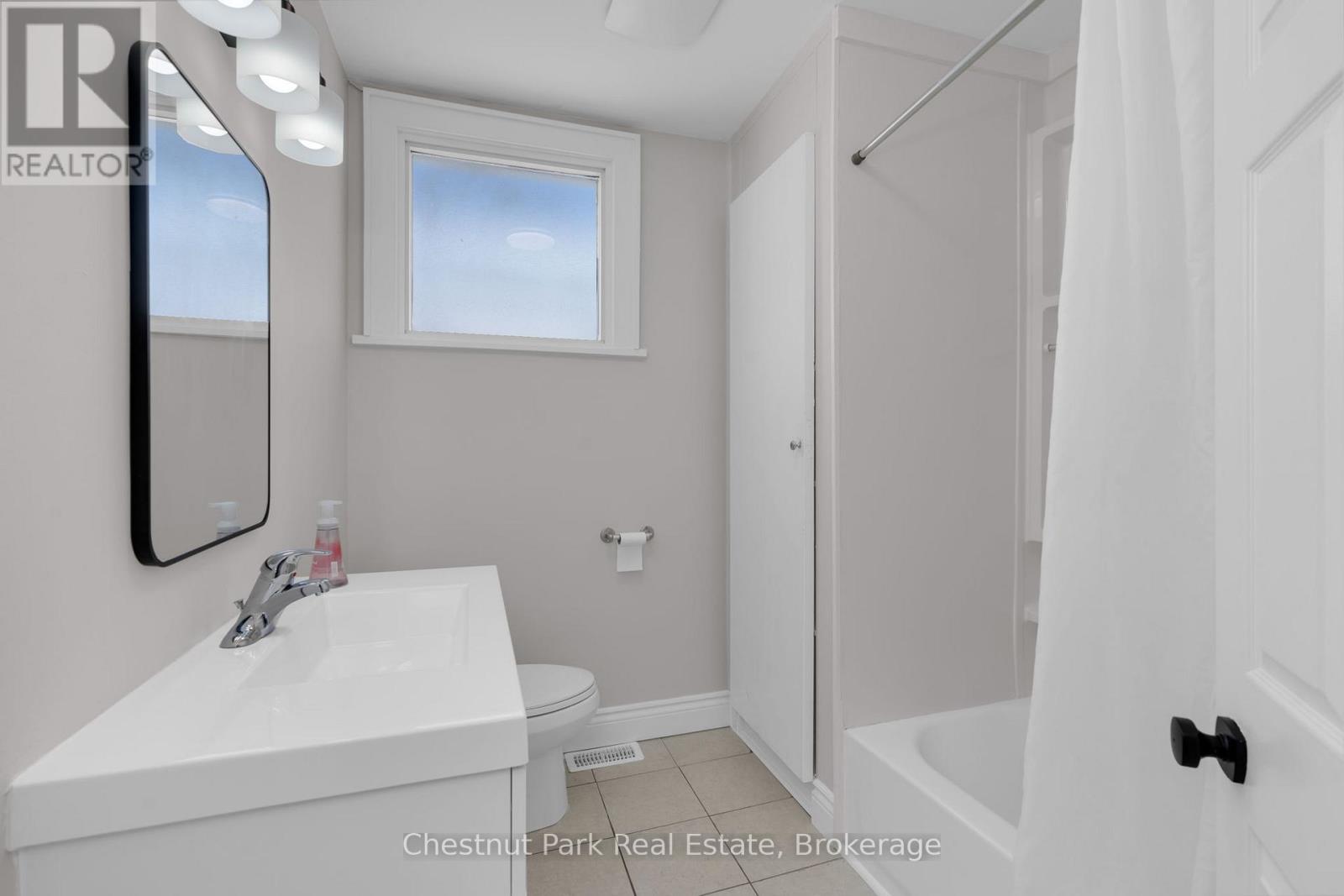 16 Trowbridge Street W, Meaford, Ontario  N4L 1N2 - Photo 15 - X12382170