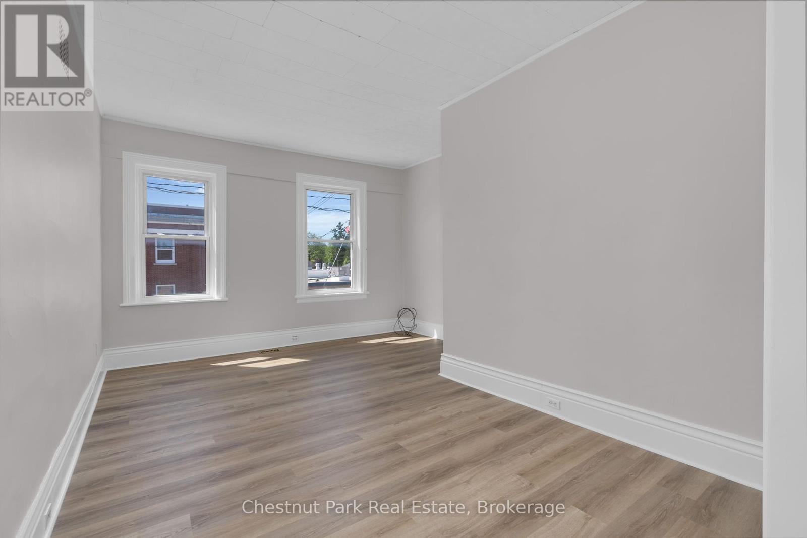 16 Trowbridge Street W, Meaford, Ontario  N4L 1N2 - Photo 7 - X12382170