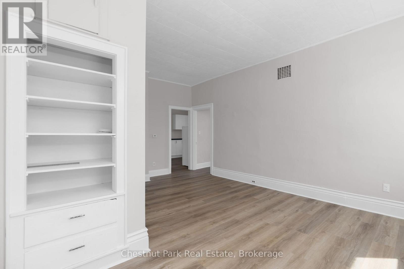 16 Trowbridge Street W, Meaford, Ontario  N4L 1N2 - Photo 9 - X12382170