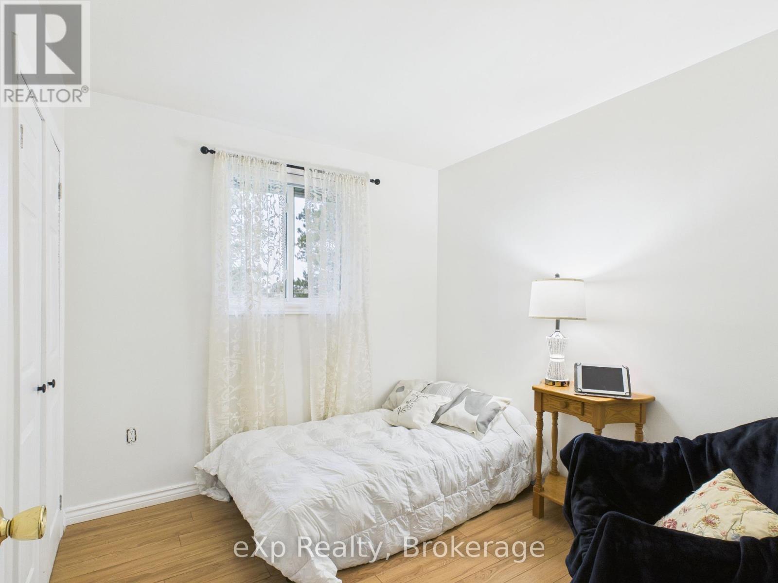 22 Main Street, Kincardine, Ontario  N0G 2T0 - Photo 17 - X12382237
