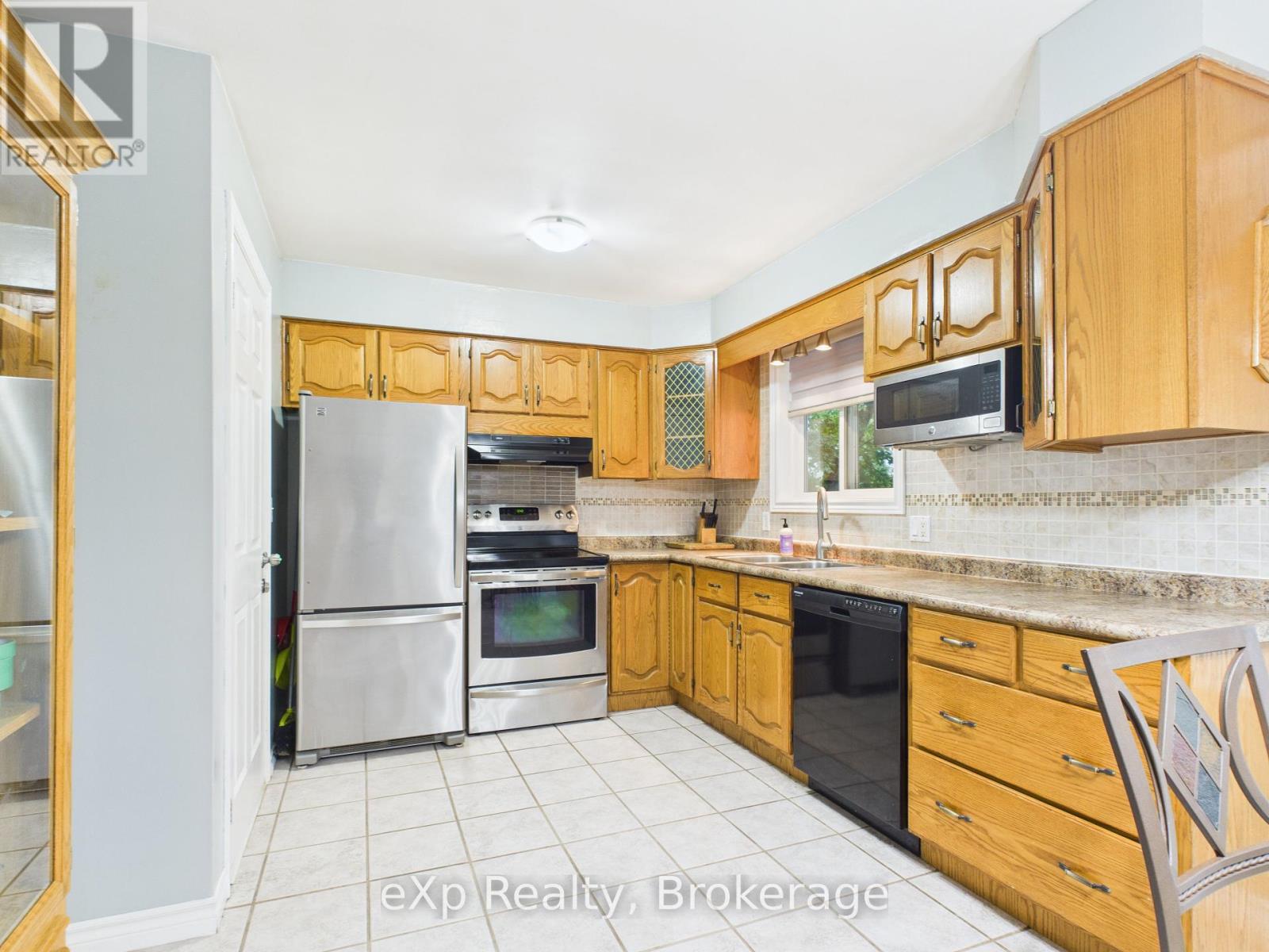 22 Main Street, Kincardine, Ontario  N0G 2T0 - Photo 8 - X12382237
