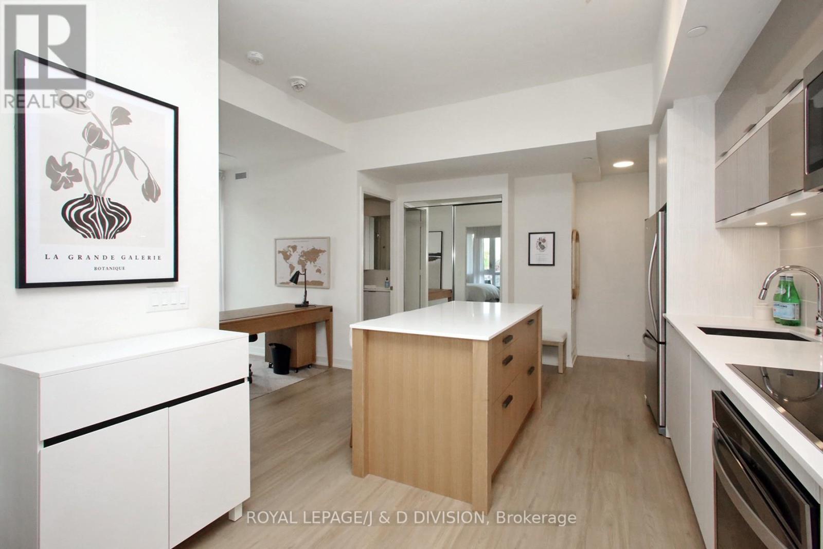 305 - 10 Deerlick Court, Toronto (Parkwoods-Donalda), Ontario  M3A 0A7 - Photo 10 - C12382113