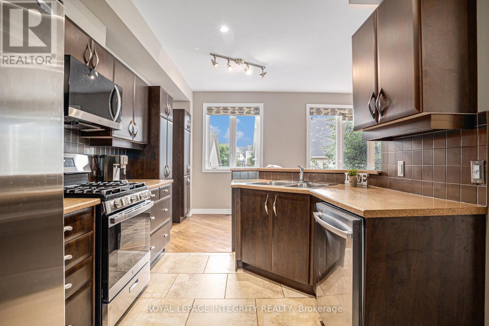 85 Evelyn Powers Private, Ottawa, Ontario  K2S 0E1 - Photo 12 - X12382204