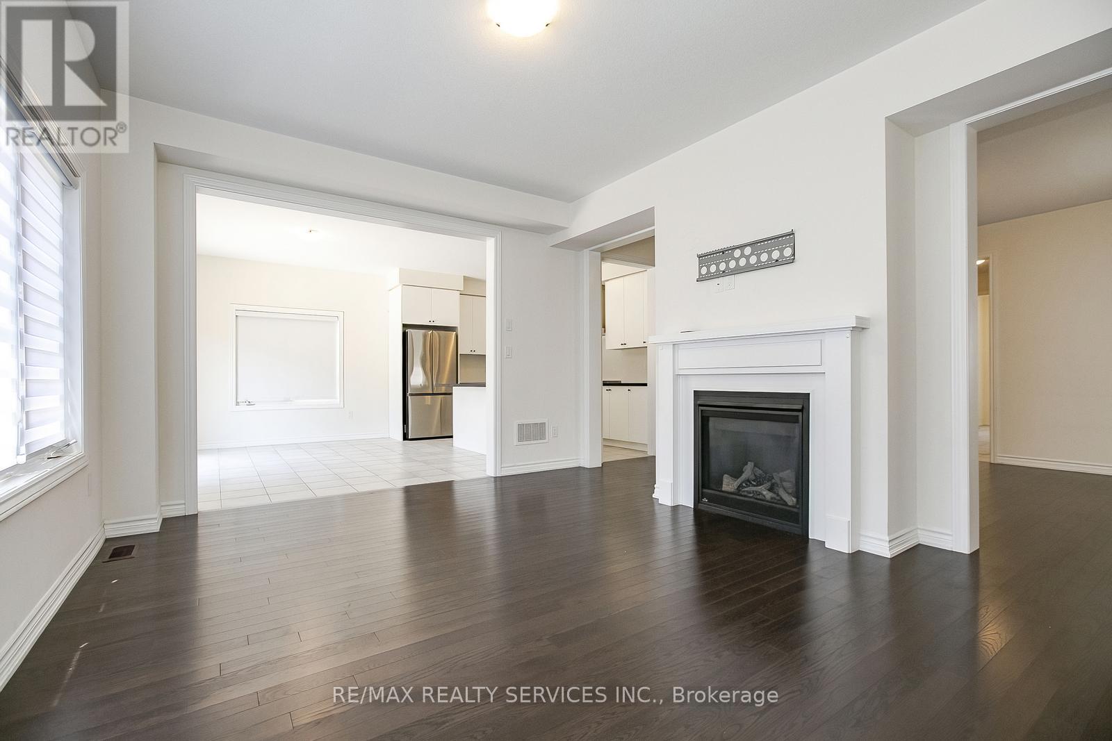 22 Valleo Street, Georgina, Ontario  L4P 0J9 - Photo 11 - N12382147