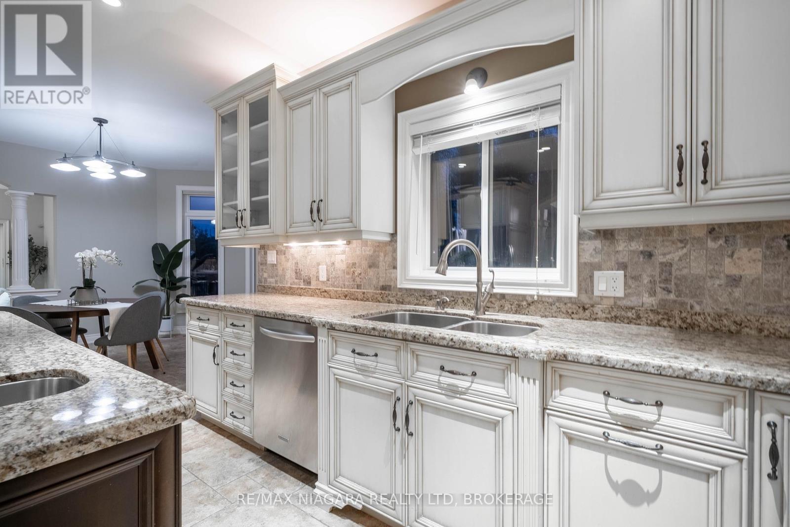 9128 Tapestry Court, Niagara Falls, Ontario  L2H 0E2 - Photo 15 - X12382201