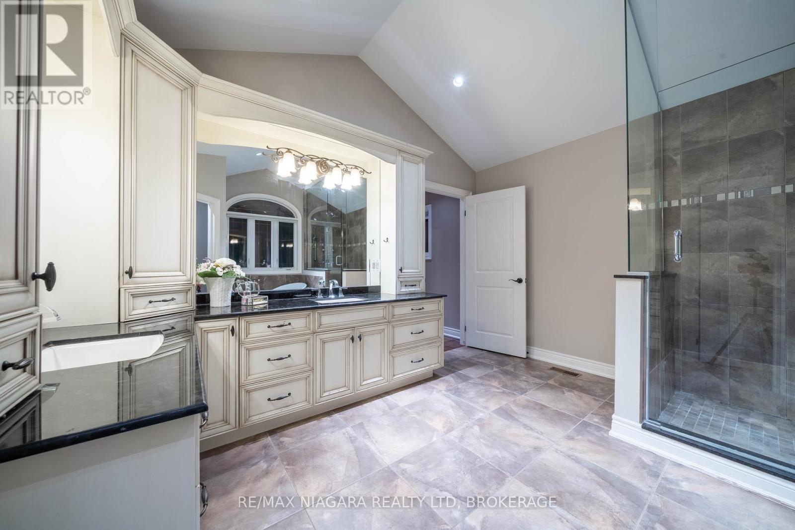 9128 Tapestry Court, Niagara Falls, Ontario  L2H 0E2 - Photo 27 - X12382201