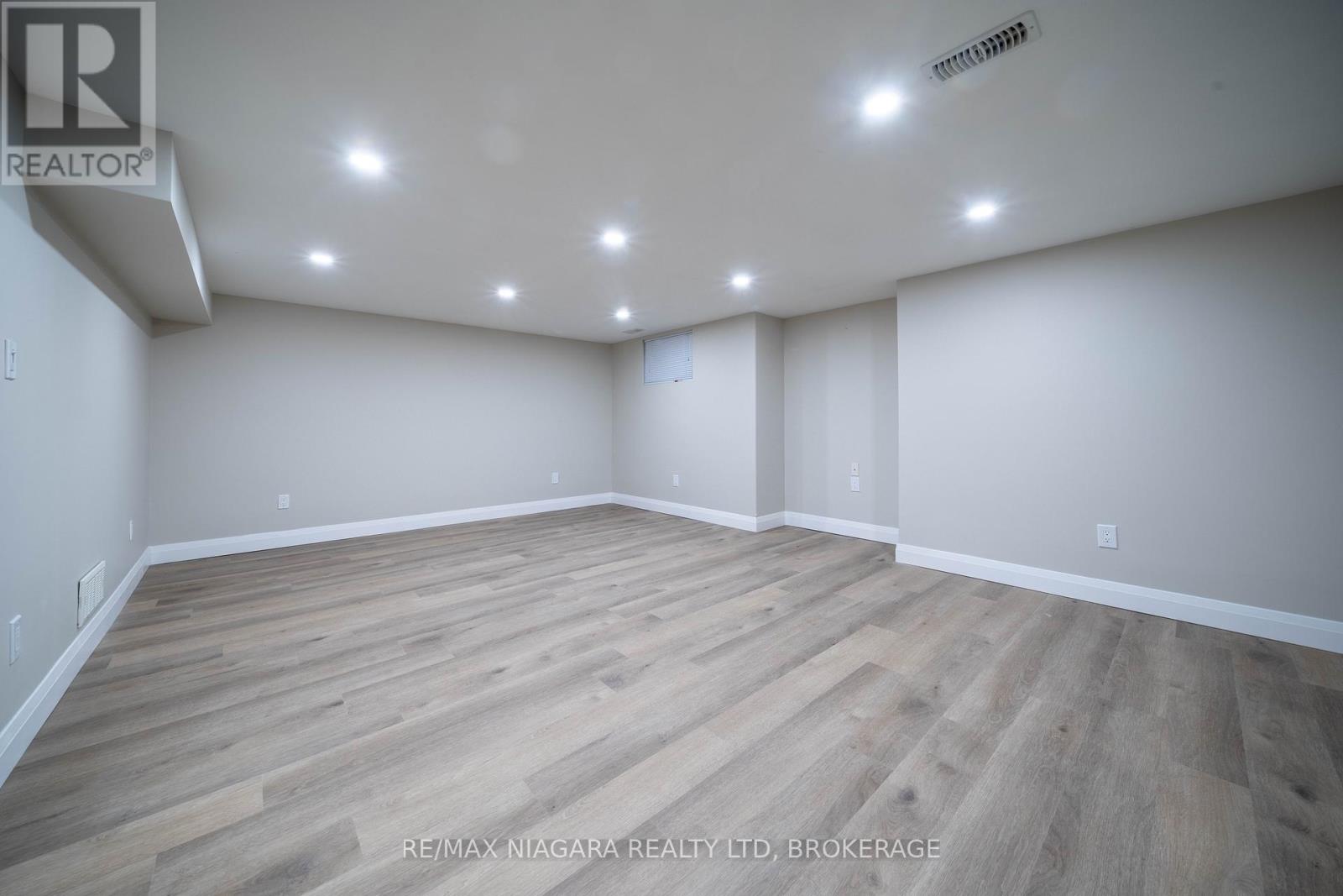 9128 Tapestry Court, Niagara Falls, Ontario  L2H 0E2 - Photo 43 - X12382201