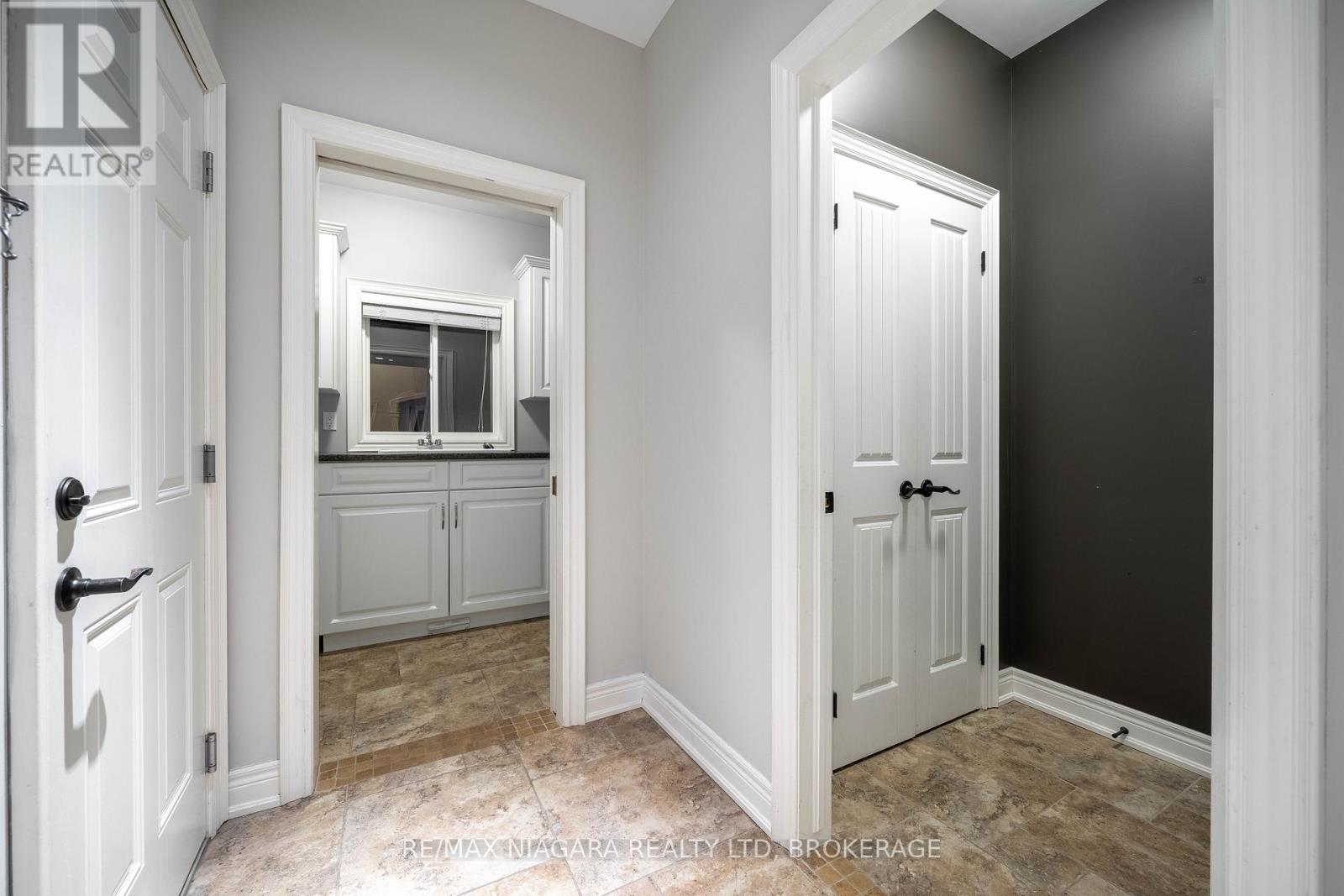 9128 Tapestry Court, Niagara Falls, Ontario  L2H 0E2 - Photo 7 - X12382201