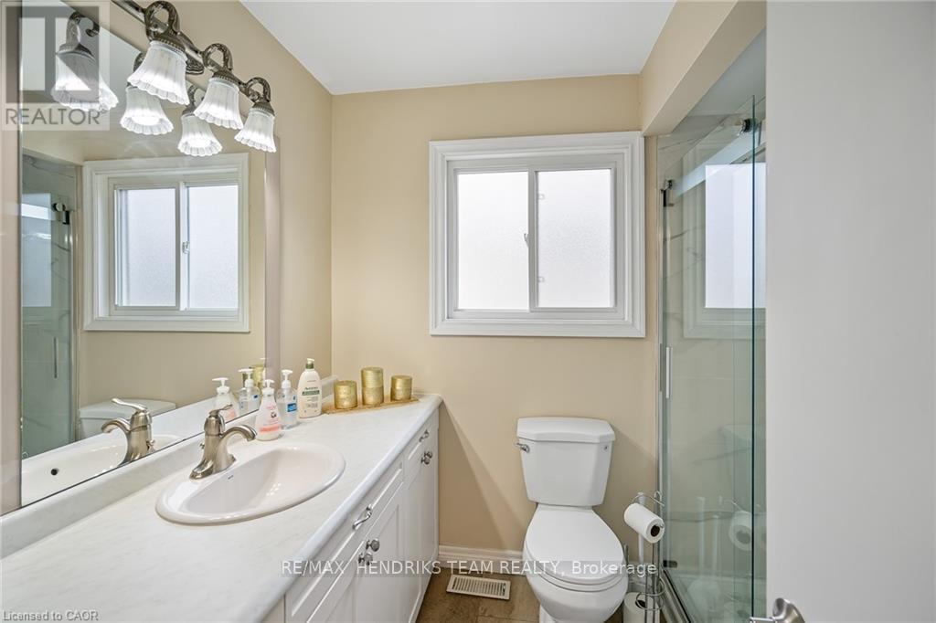 415 Riverside Drive, Welland, Ontario  L3C 5E8 - Photo 14 - X12382211