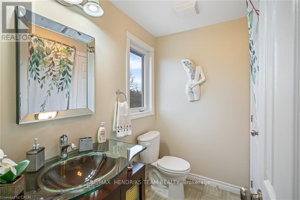 415 Riverside Drive, Welland, Ontario  L3C 5E8 - Photo 18 - X12382211