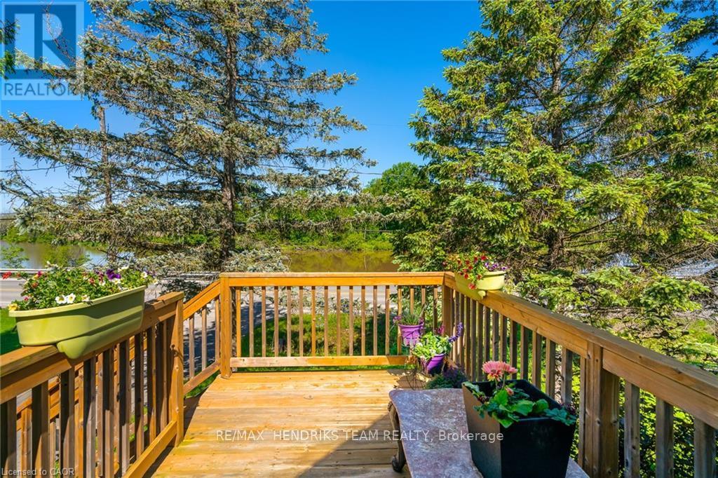 415 Riverside Drive, Welland, Ontario  L3C 5E8 - Photo 3 - X12382211
