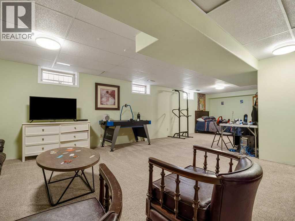 42 Ridgewood Boulevard W, Lethbridge, Alberta  T1K 6B9 - Photo 32 - A2245095