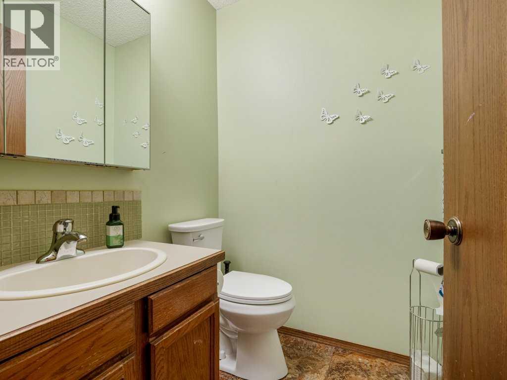 42 Ridgewood Boulevard W, Lethbridge, Alberta  T1K 6B9 - Photo 34 - A2245095