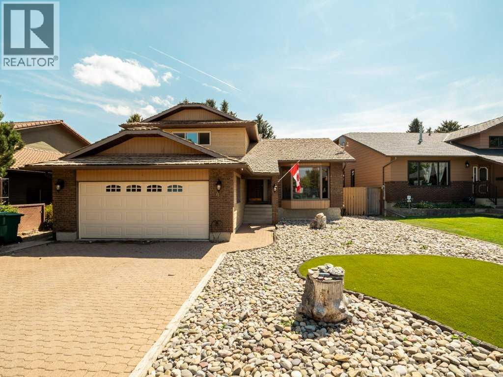 42 Ridgewood Boulevard W, Lethbridge, Alberta  T1K 6B9 - Photo 2 - A2245095