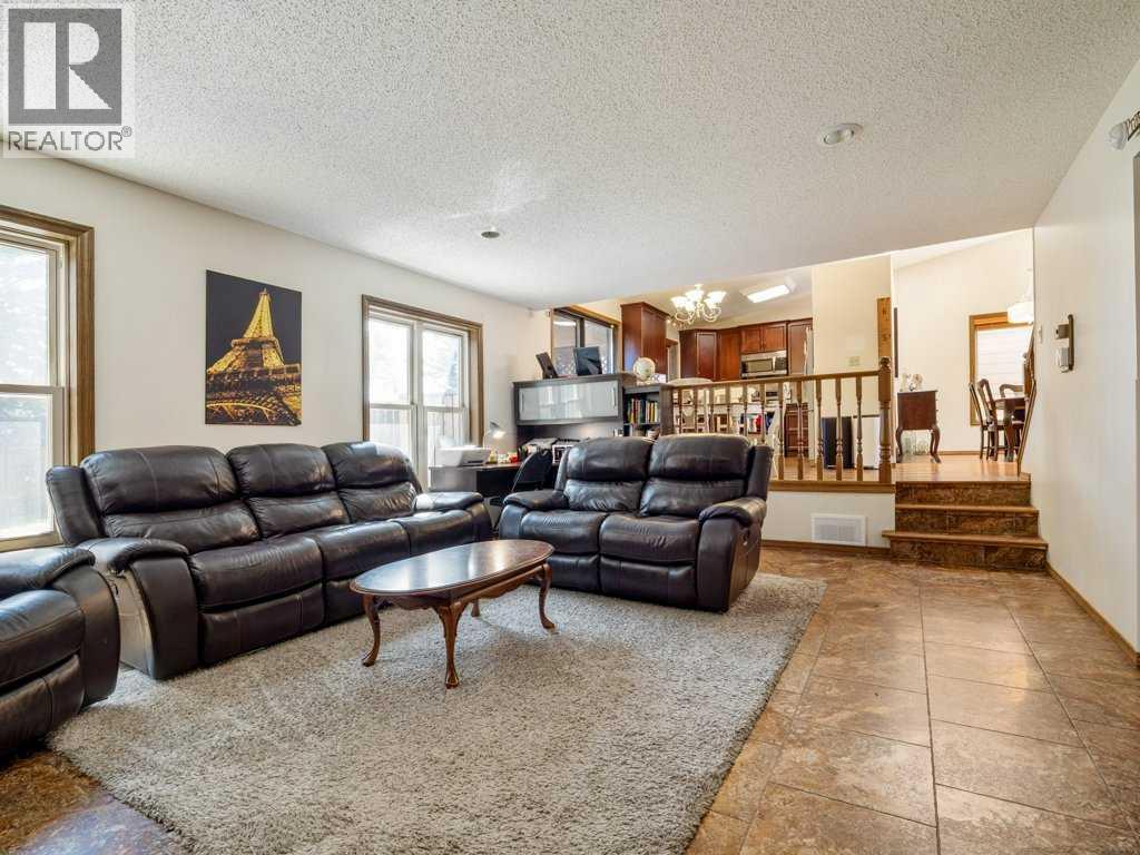 42 Ridgewood Boulevard W, Lethbridge, Alberta  T1K 6B9 - Photo 15 - A2245095