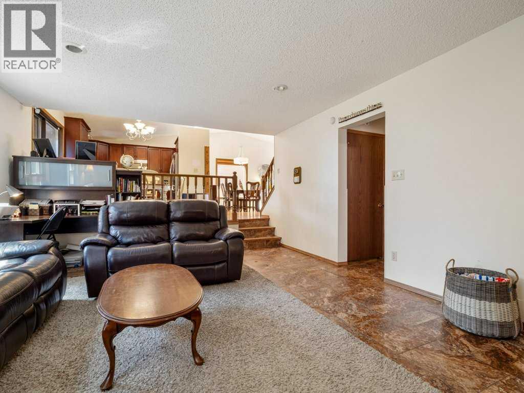 42 Ridgewood Boulevard W, Lethbridge, Alberta  T1K 6B9 - Photo 16 - A2245095