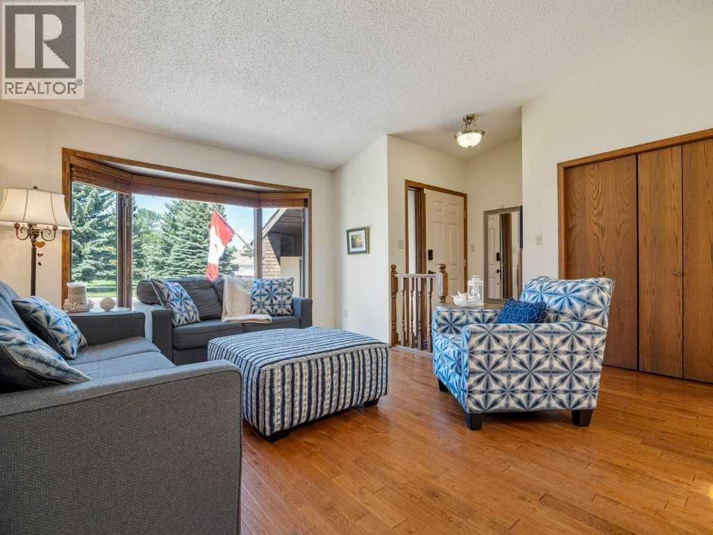42 Ridgewood Boulevard W, Lethbridge, Alberta  T1K 6B9 - Photo 4 - A2245095