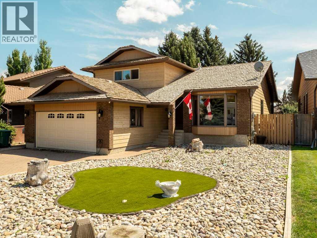 42 Ridgewood Boulevard W, Lethbridge, Alberta  T1K 6B9 - Photo 1 - A2245095