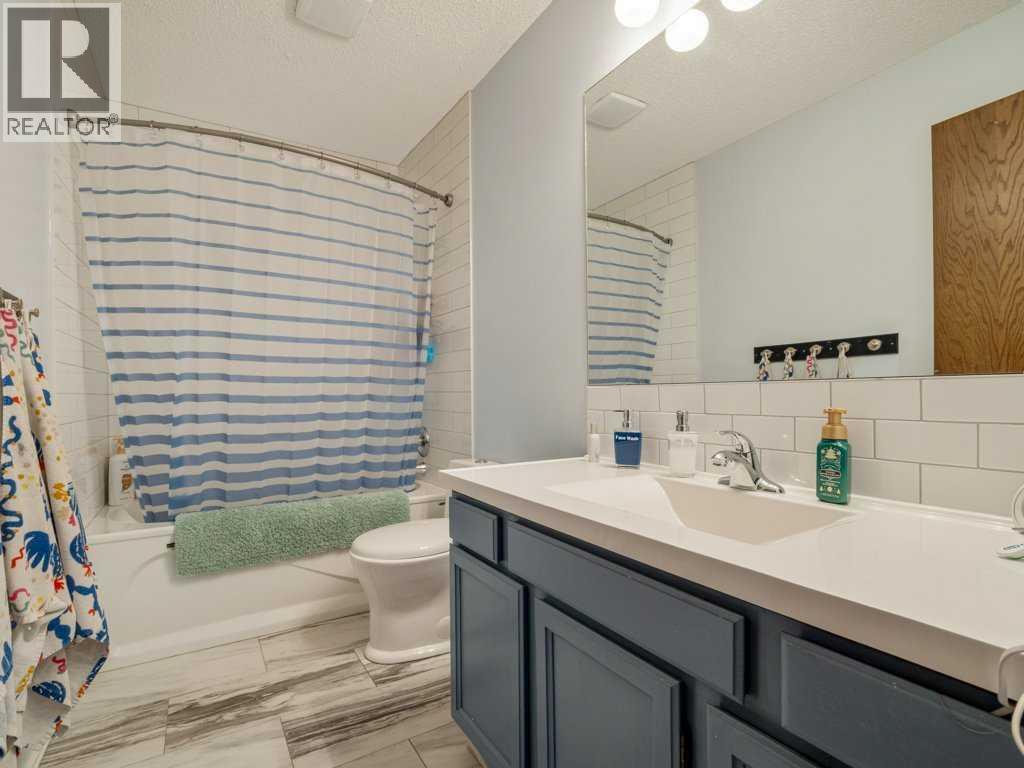 42 Ridgewood Boulevard W, Lethbridge, Alberta  T1K 6B9 - Photo 25 - A2245095