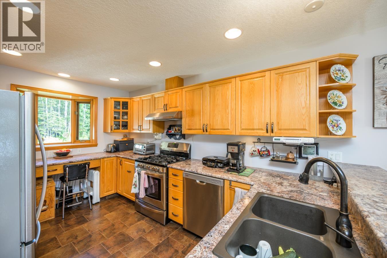 18045 Woods Road, Prince George, British Columbia  V2K 5K7 - Photo 3 - R3039503