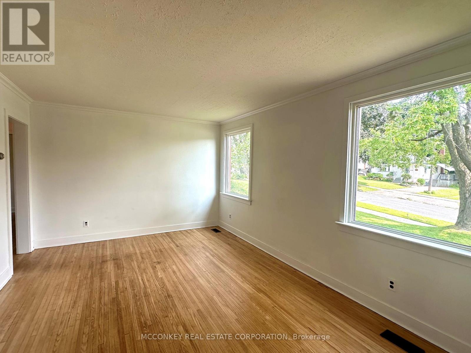 1033 Western Avenue, Peterborough, Ontario  K9J 5W5 - Photo 11 - X12382208