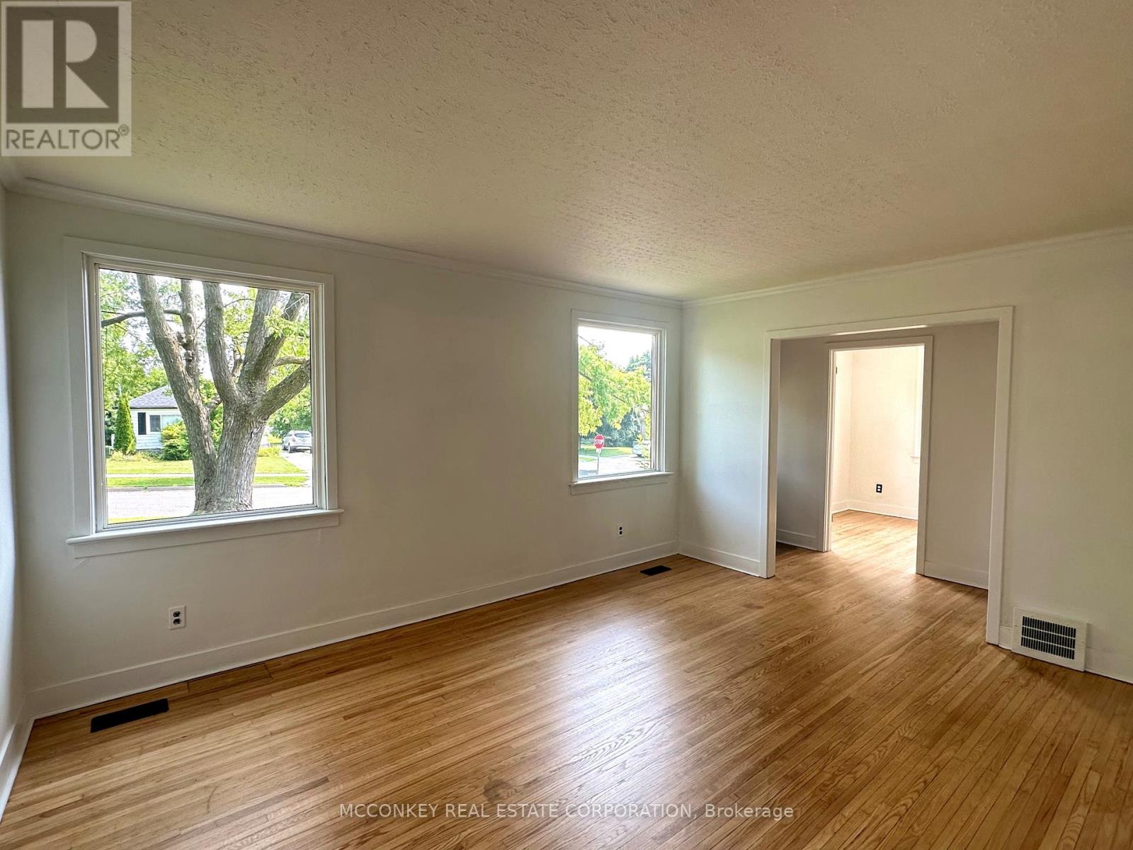 1033 Western Avenue, Peterborough, Ontario  K9J 5W5 - Photo 15 - X12382208