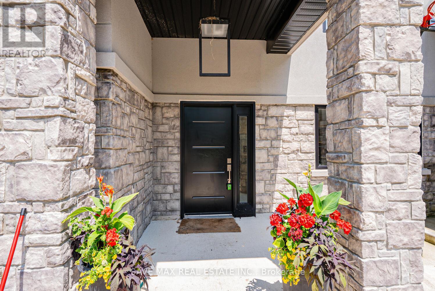 8767 Twiss Road, Milton, Ontario  L0P 1B0 - Photo 5 - W12382130