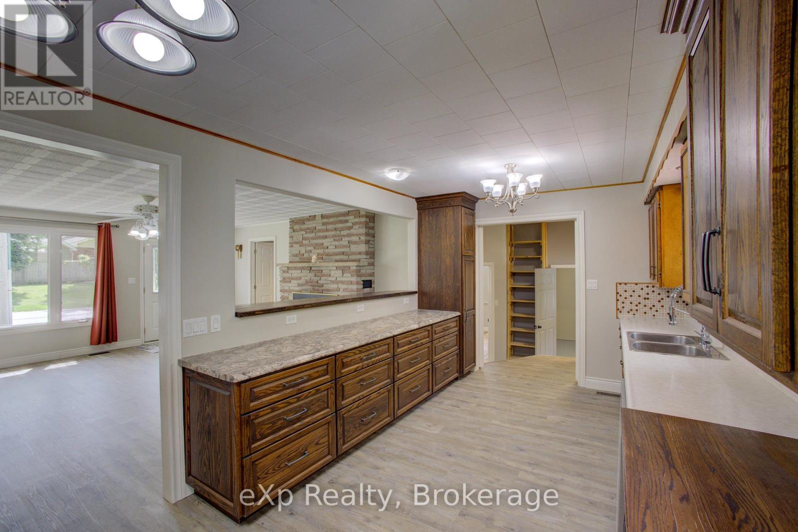 2033 Mill Street, Howick, Ontario N0G 1X0 - Photo 10 - X12382289