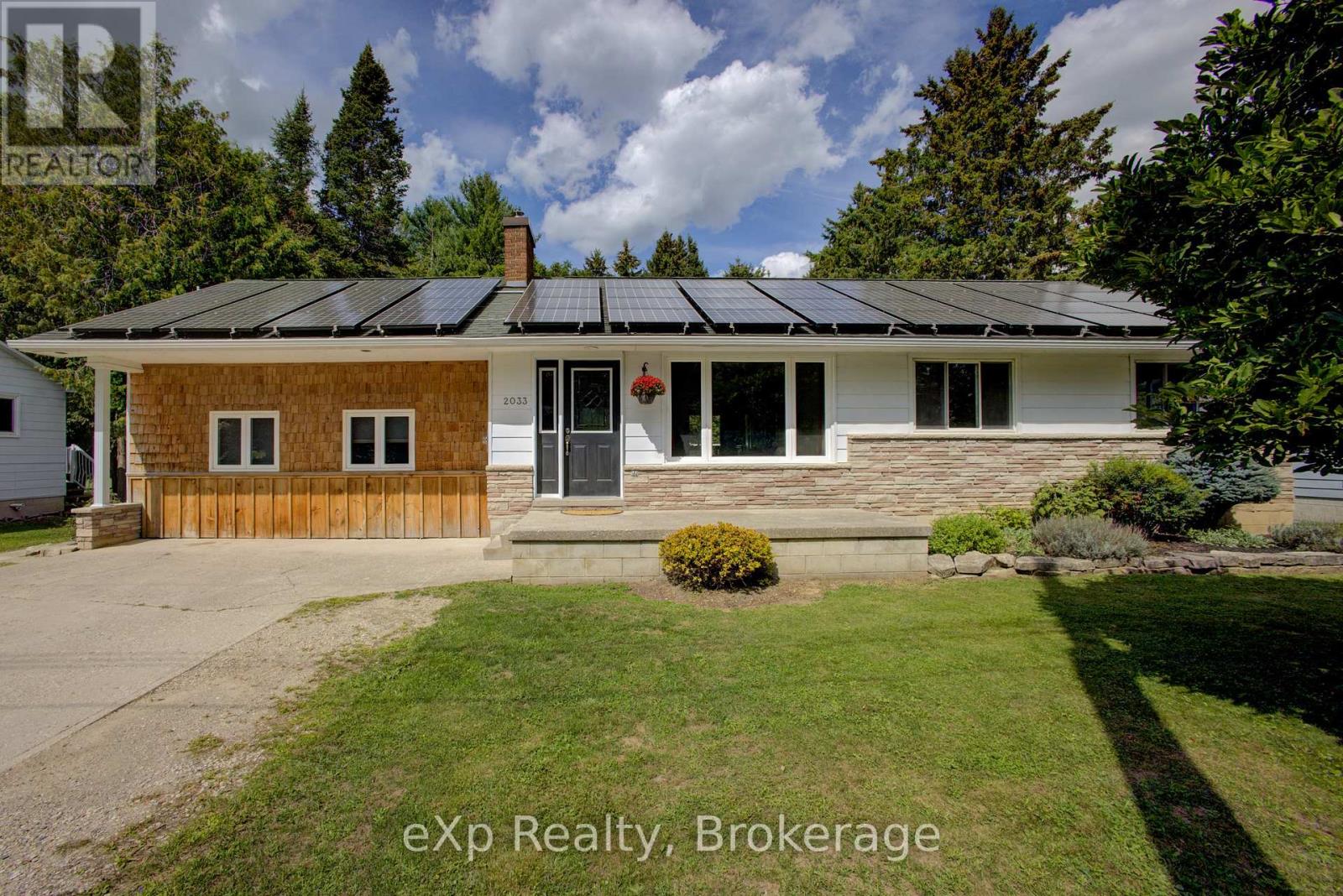 2033 Mill Street, Howick, Ontario N0G 1X0 - Photo 2 - X12382289