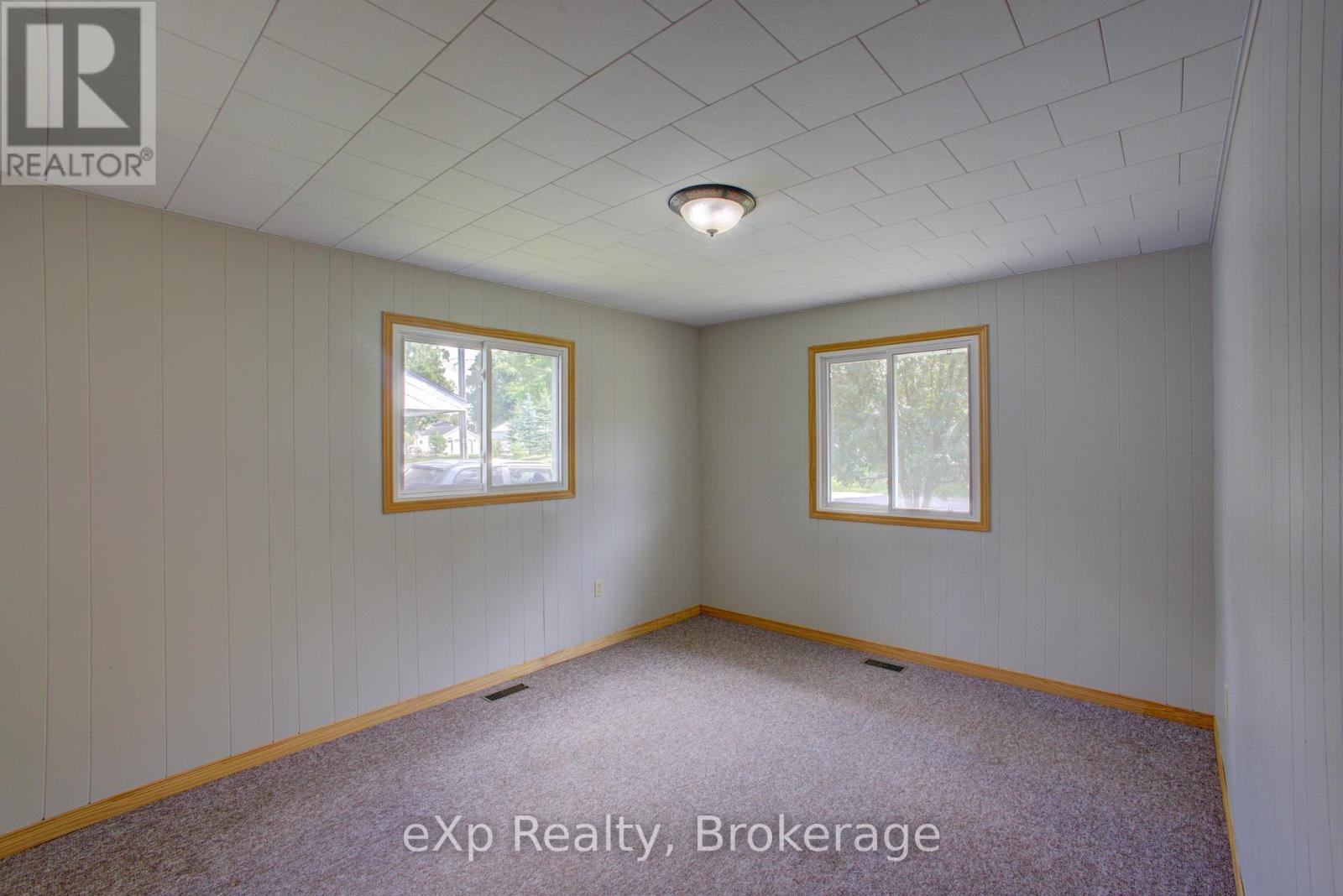 2033 Mill Street, Howick, Ontario N0G 1X0 - Photo 17 - X12382289