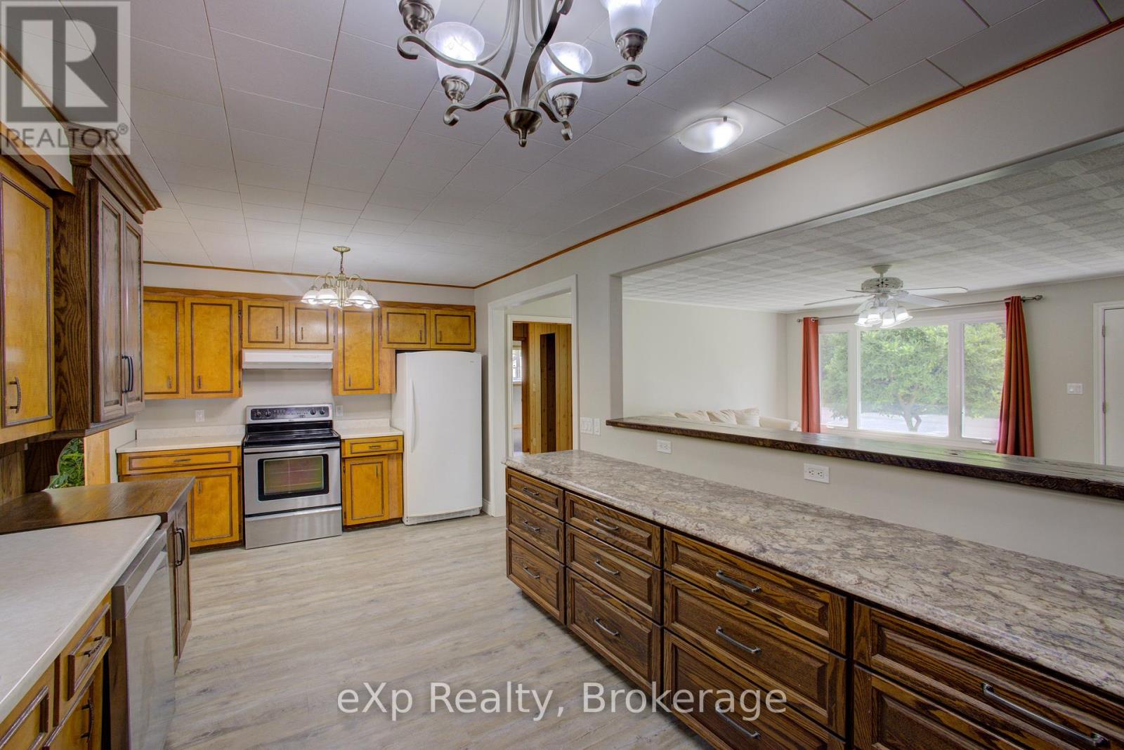 2033 Mill Street, Howick, Ontario N0G 1X0 - Photo 11 - X12382289