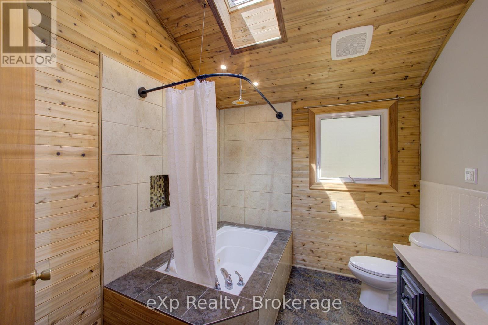 2033 Mill Street, Howick, Ontario N0G 1X0 - Photo 19 - X12382289