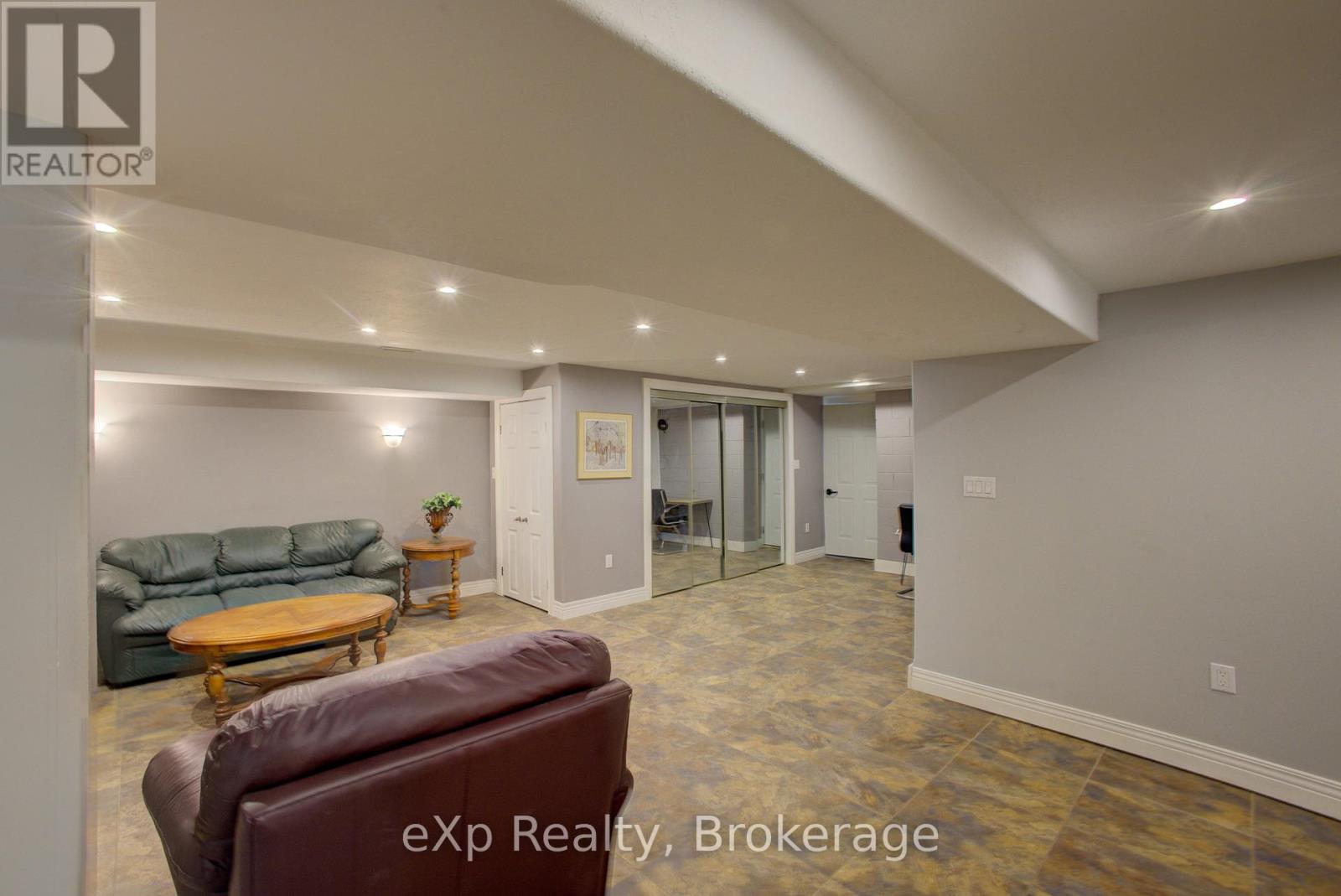 2033 Mill Street, Howick, Ontario N0G 1X0 - Photo 25 - X12382289