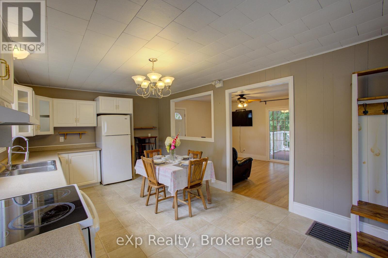 2033 Mill Street, Howick, Ontario N0G 1X0 - Photo 34 - X12382289