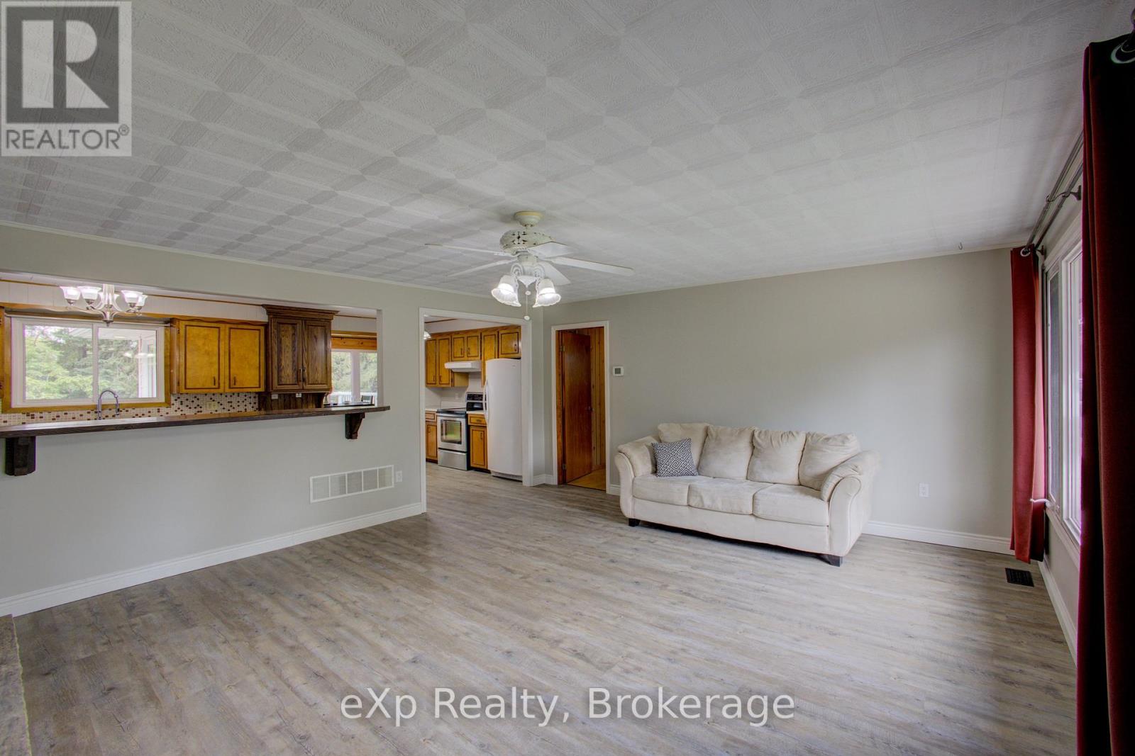 2033 Mill Street, Howick, Ontario N0G 1X0 - Photo 4 - X12382289