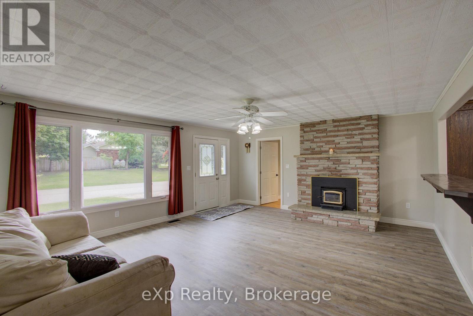 2033 Mill Street, Howick, Ontario N0G 1X0 - Photo 6 - X12382289