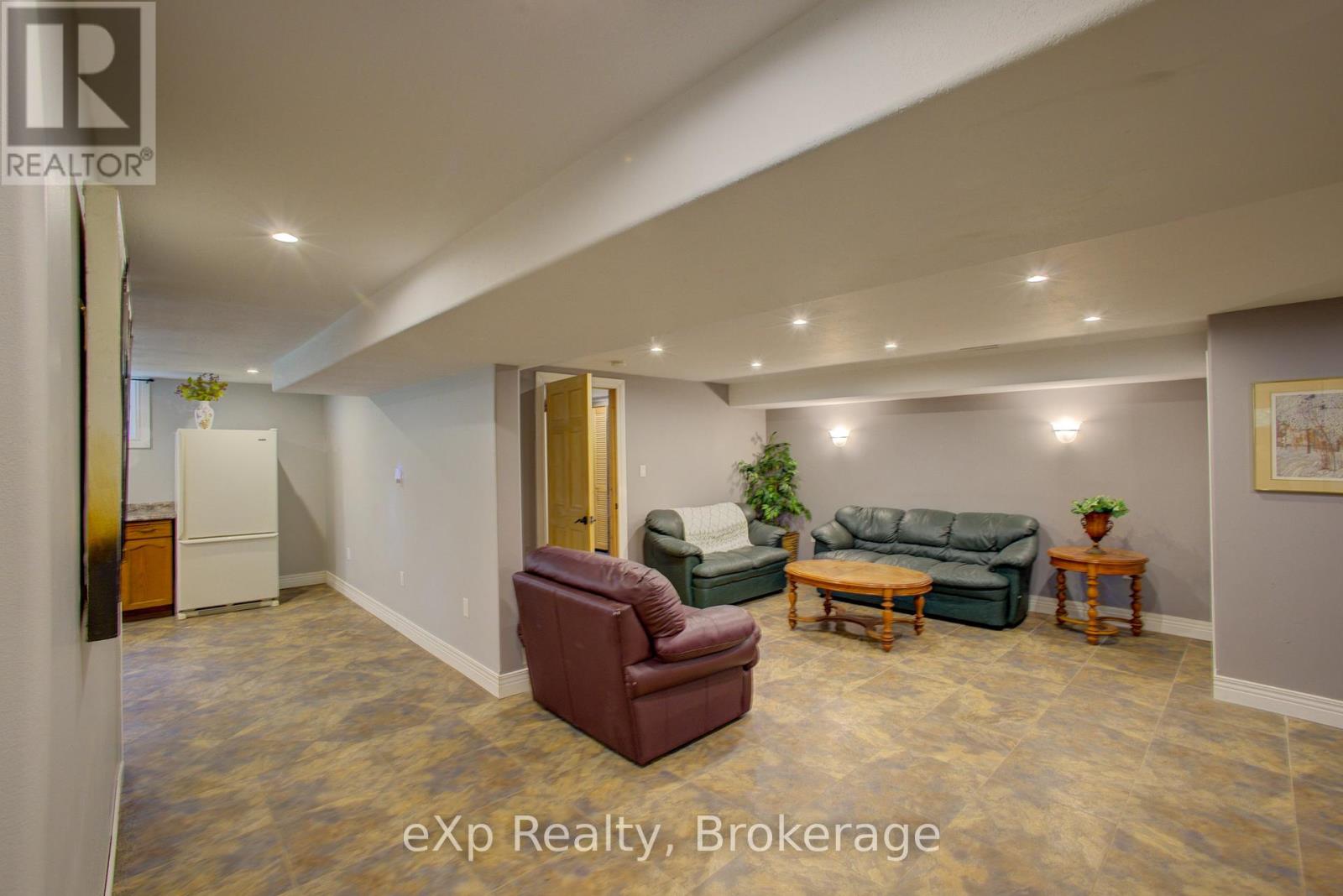 2033 Mill Street, Howick, Ontario N0G 1X0 - Photo 24 - X12382289