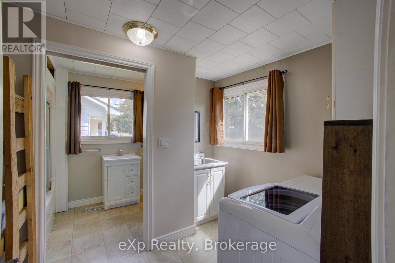 2033 Mill Street, Howick, Ontario N0G 1X0 - Photo 35 - X12382289