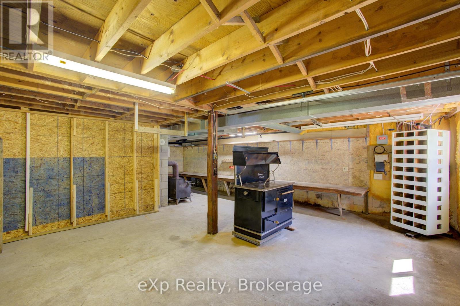 2033 Mill Street, Howick, Ontario N0G 1X0 - Photo 37 - X12382289