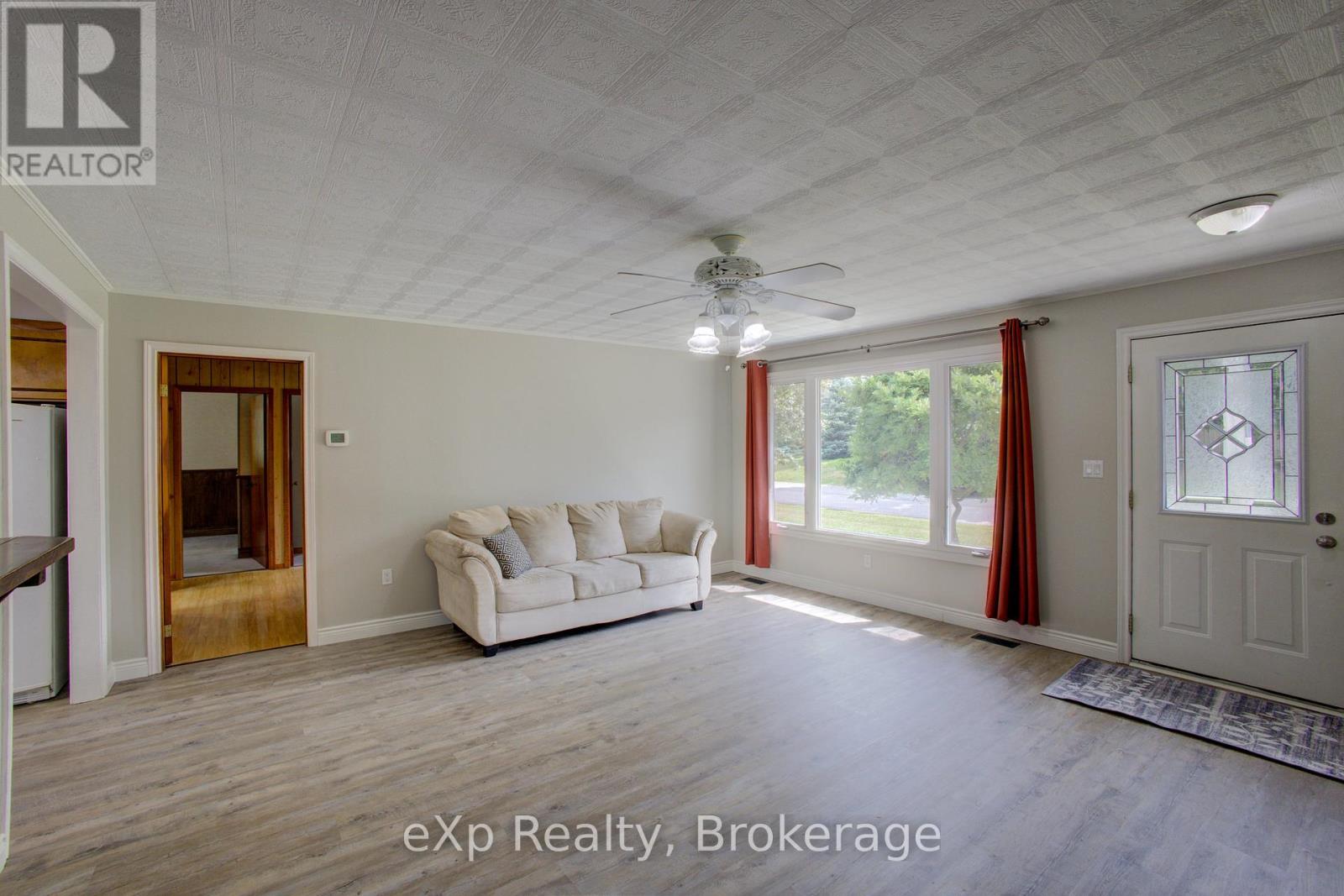 2033 Mill Street, Howick, Ontario N0G 1X0 - Photo 7 - X12382289