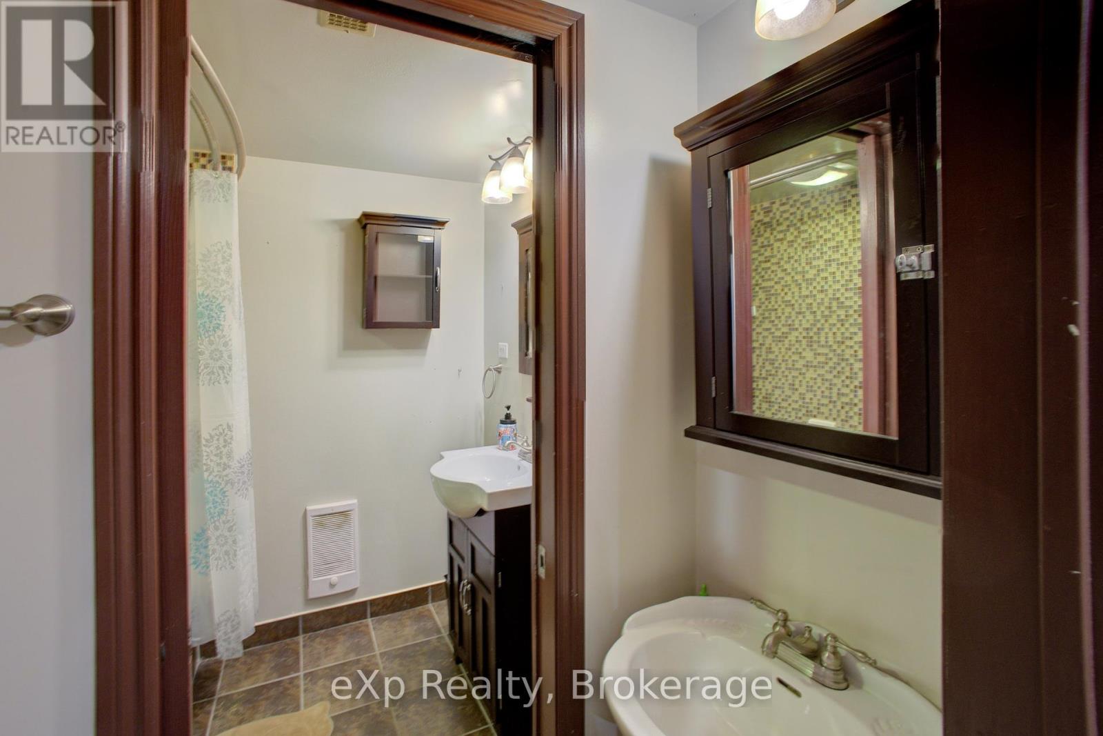 2033 Mill Street, Howick, Ontario N0G 1X0 - Photo 28 - X12382289